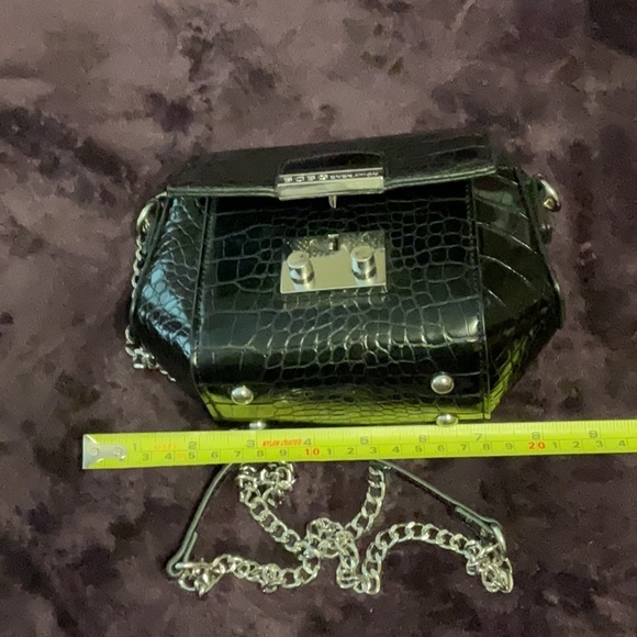 BCBG ENERATION - Picture 4 of 7